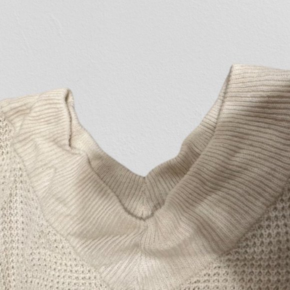 White Oversized V Neck Waffle Sweater 4262 NWT Boutique - Picture 9 of 9